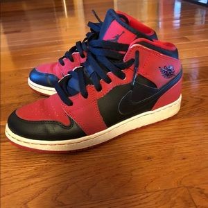 Air Jordan 1 Red and Black Size 5